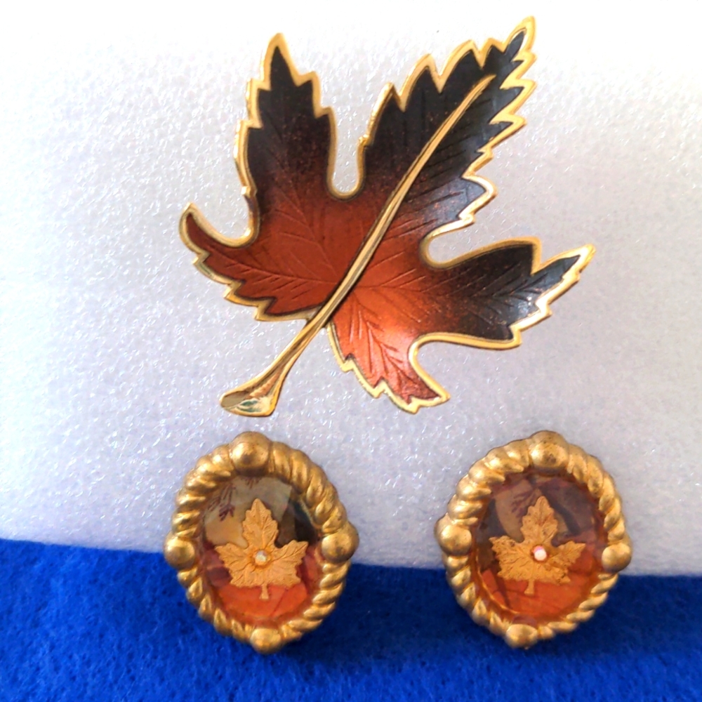A275  🔥 5 for $35 🔥  Maple 🍁 Leaf Brooch & Clip Earrings